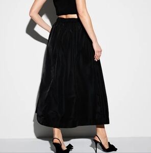 Elegant Black Midi Skirt with Elastic Waist